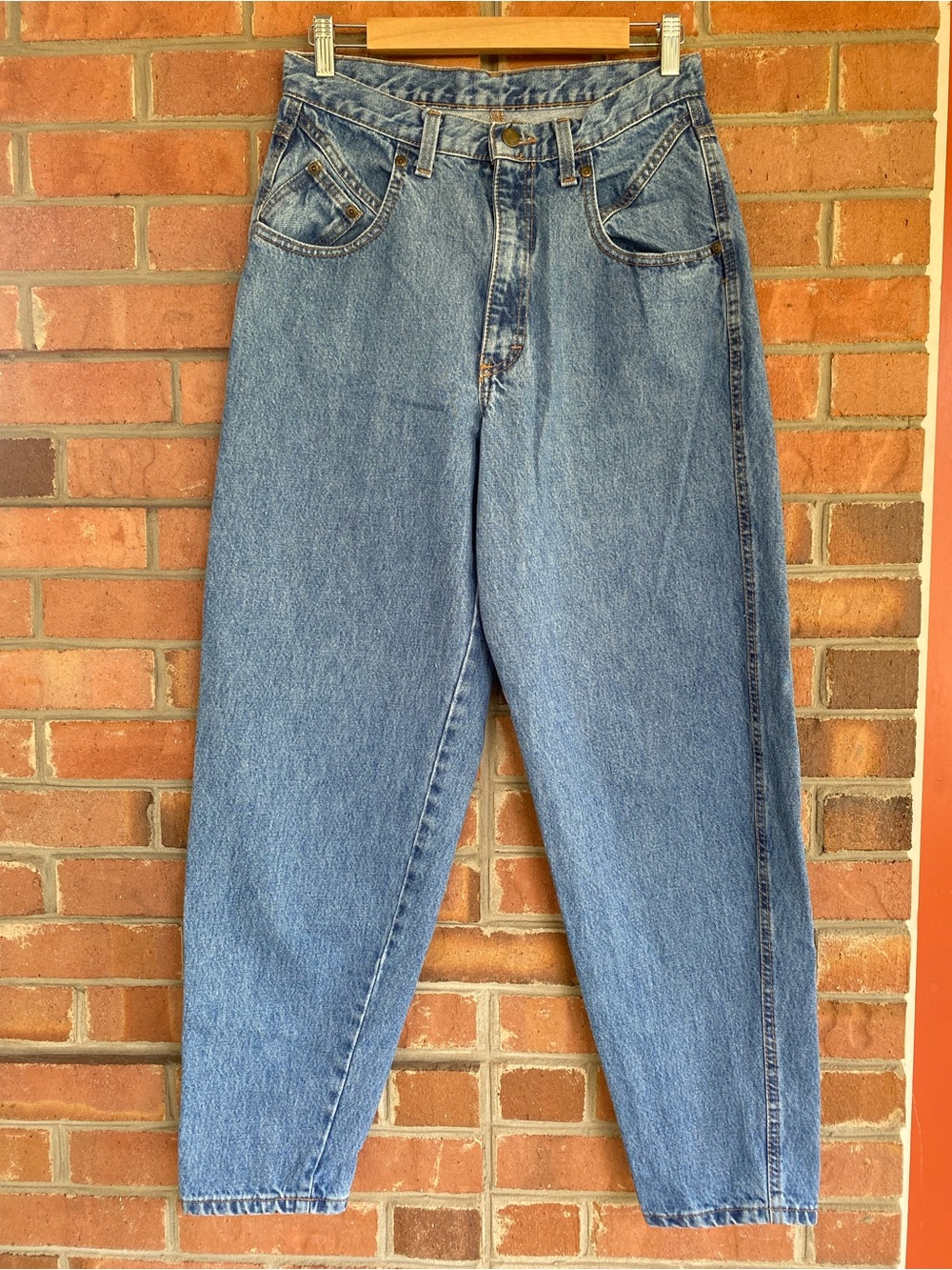 Zena Relaxed-Fit Women's Jeans in Light Blue Denim